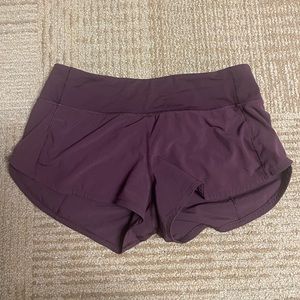 Lululemon Speed up Low rise shorts 2.5 inch length size 4